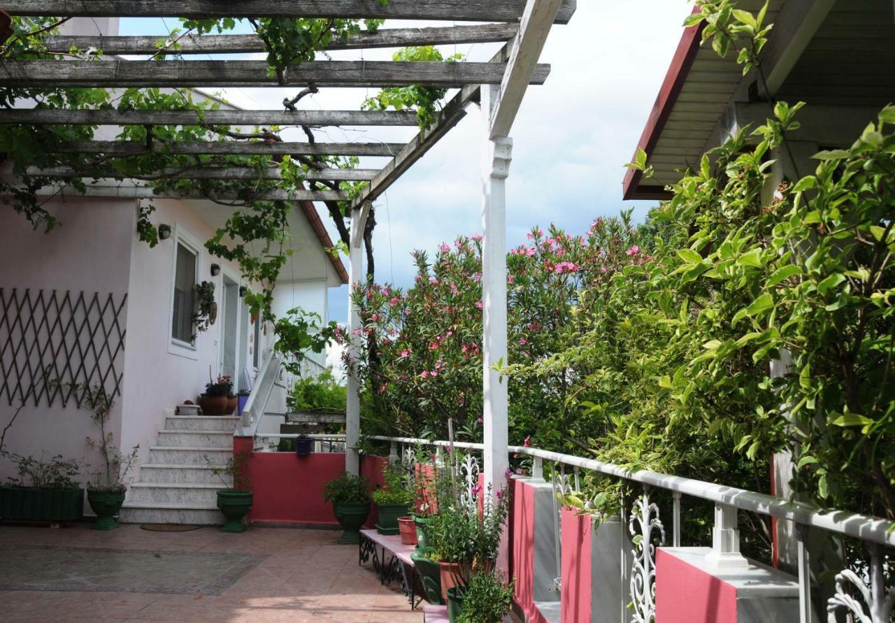 House Of Arts Apartment Pélla Екстериор снимка