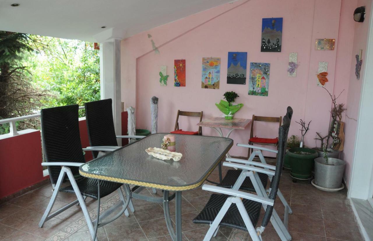 House Of Arts Apartment Pélla Екстериор снимка