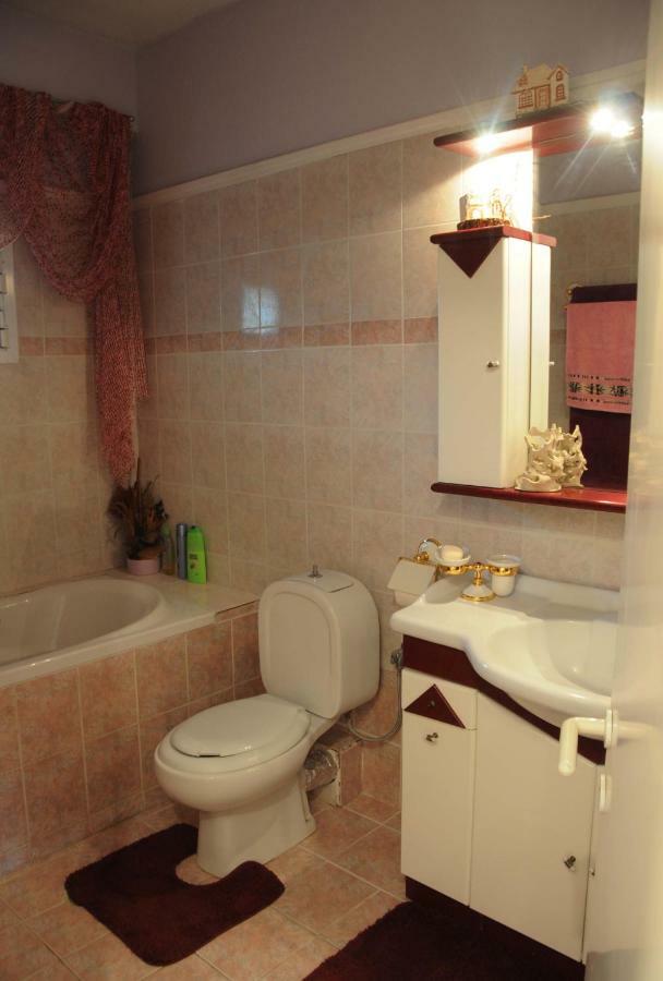 House Of Arts Apartment Pélla Екстериор снимка